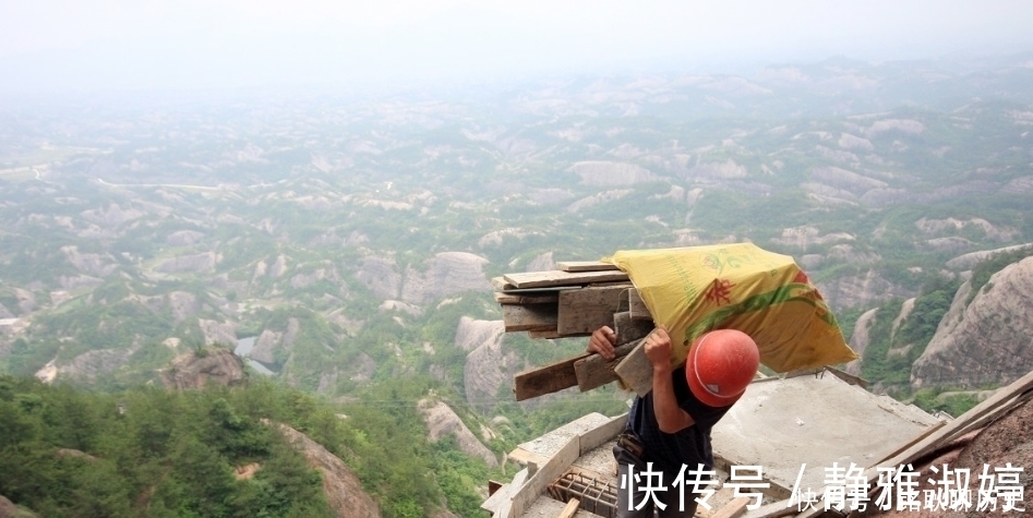 游客|悬崖上修栈道的栈道工：游客看着双腿打颤，他们却如履平地