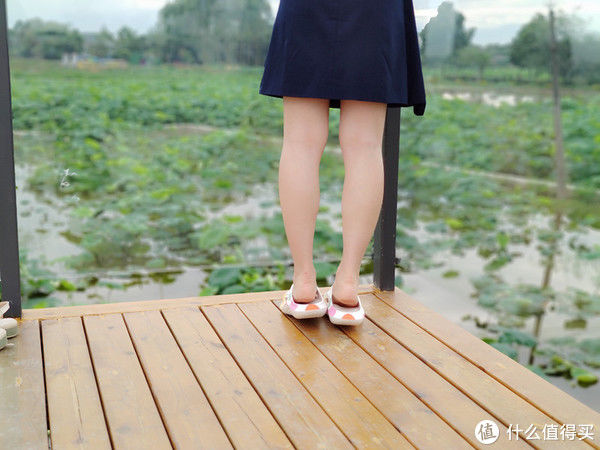 评测|机大婶评测 篇四百九十五：给你最想要的“踩屎感”，穿上咕咚运动舒缓拖鞋，完美过夏季