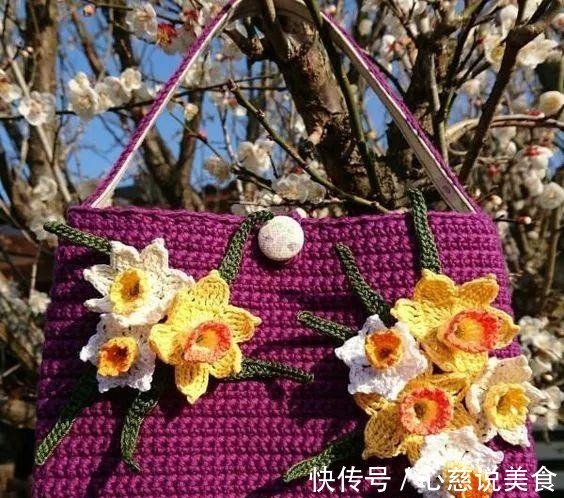 包包$55款超美的钩花包包,只要会钩不同的花,拼缝在一起,就能做出