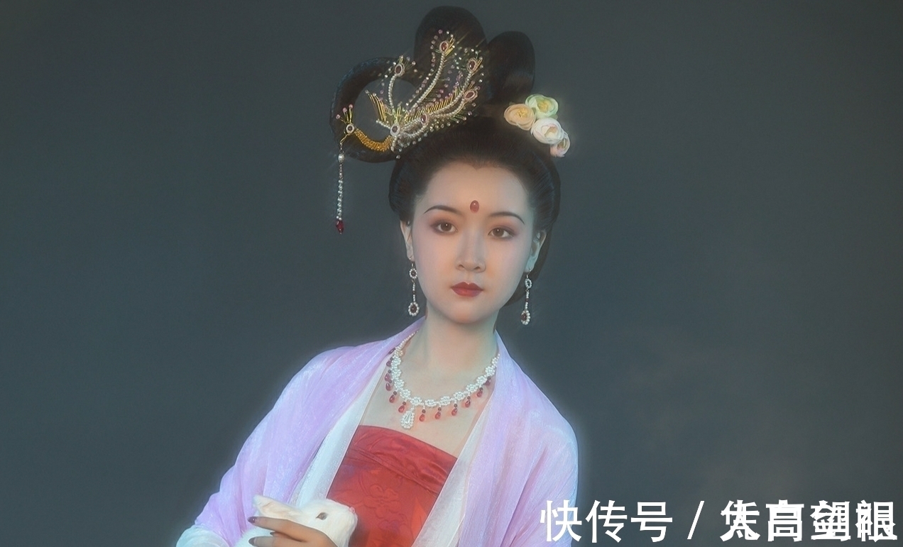 玉兔蟾光#月·七绝·十首丨思君不忍音尘断,玉兔蟾光两渺茫