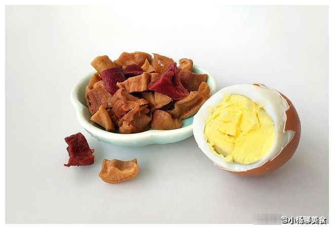 买鸡蛋,如何区分是不是土鸡蛋?老农户说出实话,以后别再买错了