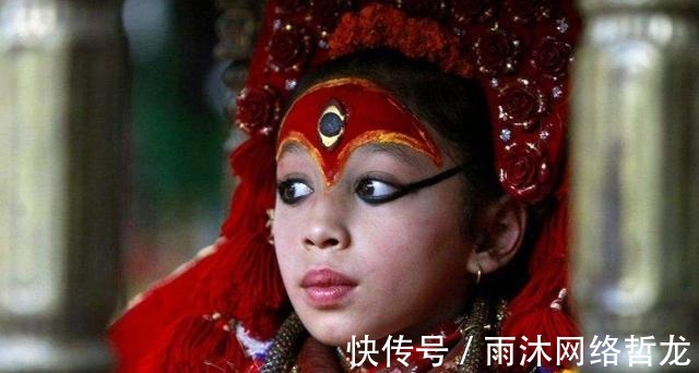 敬仰|尼泊尔最尊贵的女神:万人敬仰连国王也得下跪,退位后却无人敢娶