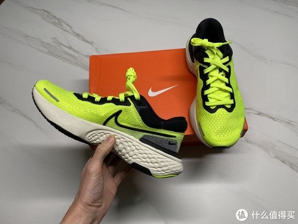 neon 全掌超厚ZOOM X缓震！NIKE ZOOM X INVINCIBLE