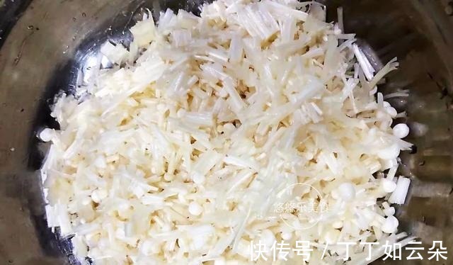 搅点面糊就能做的饼,早餐这样吃真营养,蓬松暄软,好吃好做!