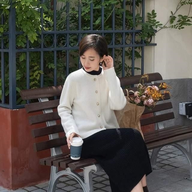 女人 精致的女人不需要扮嫩,身着优雅的裙装穿搭,温柔高级又不显老