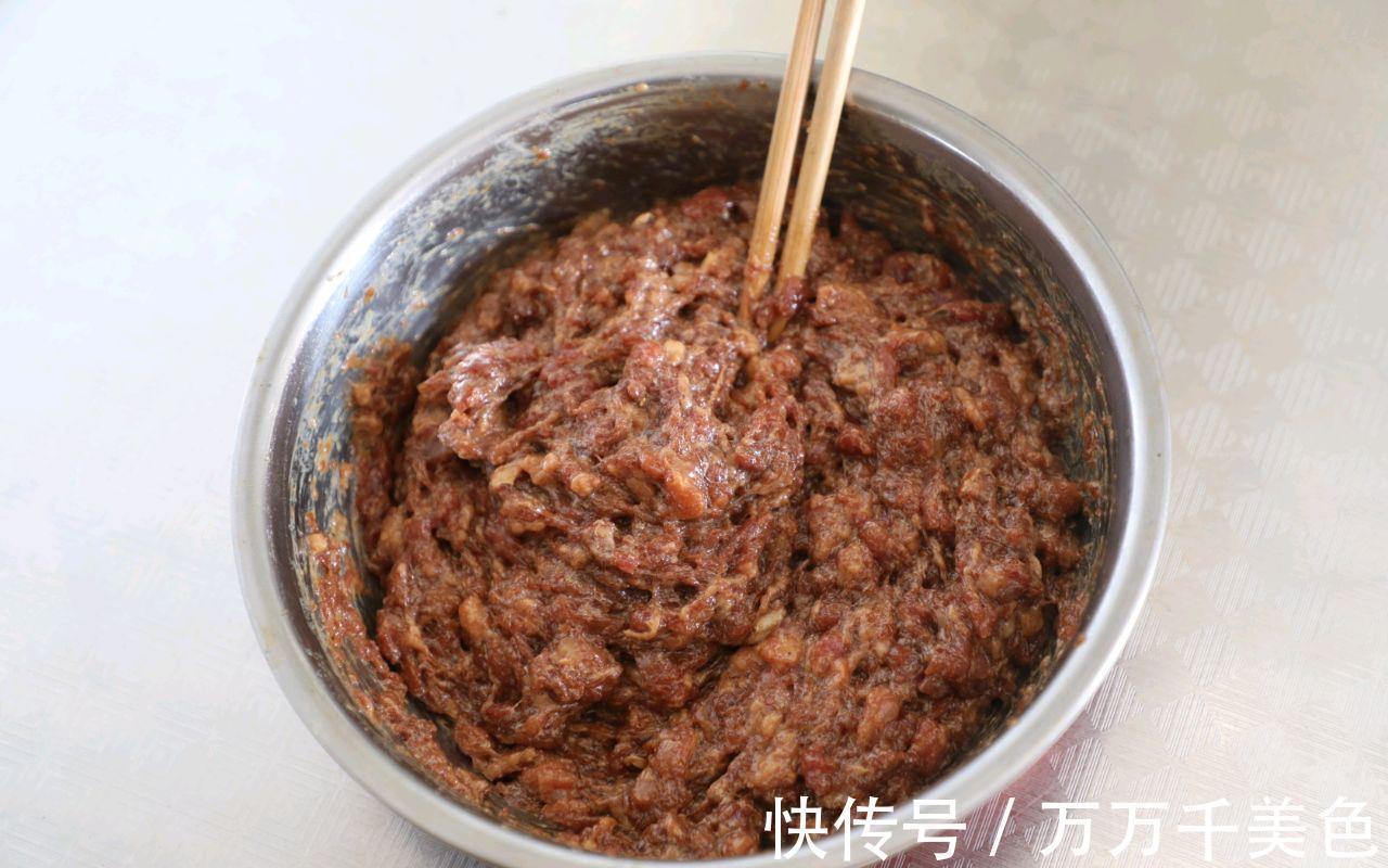 自制猪肉丸子，肉香浓郁，鲜嫩Q弹，一口一个真过瘾