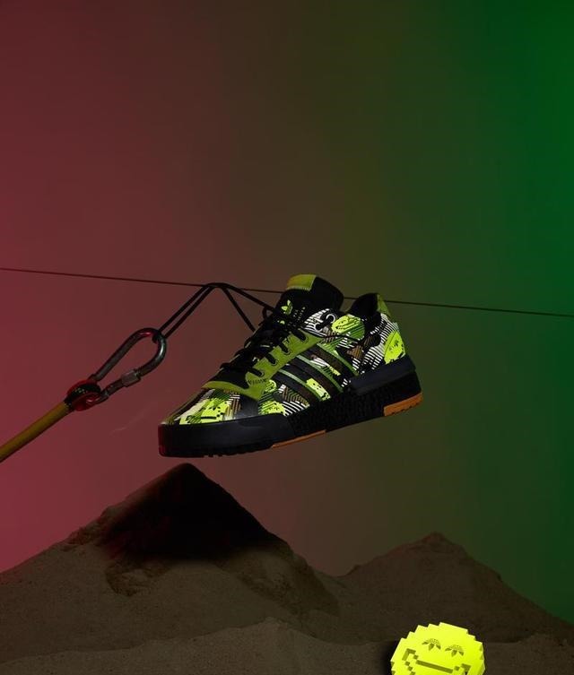 rivalry 满满街头气息!adidas推出全新笑脸迷彩系列!