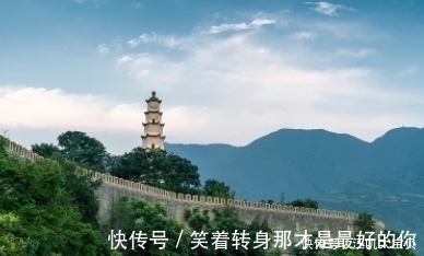 悲壮$杜甫很悲壮的一首七律,颔联乃千古名句,一直口耳相传