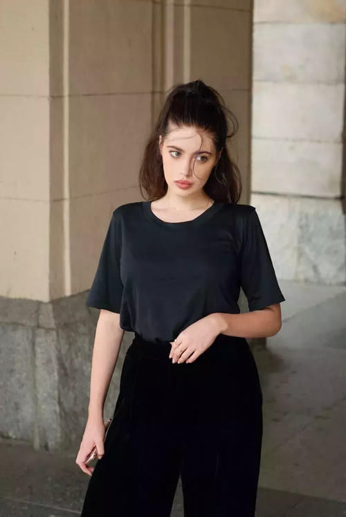 T恤简约不简单！不同款式呈现的风格不同，如何选择有技巧