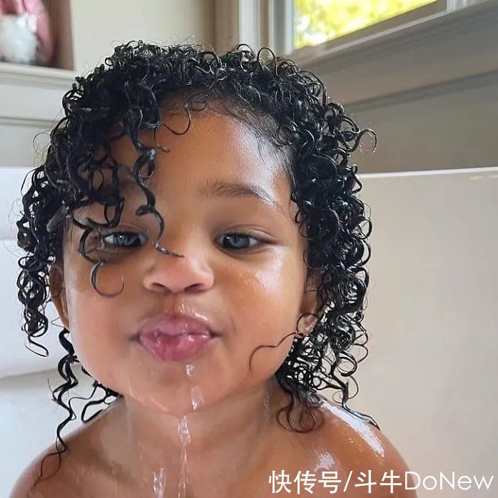 kylie|卖倒钩还没赚够！TS丧失理智靠三岁女儿捞钱？