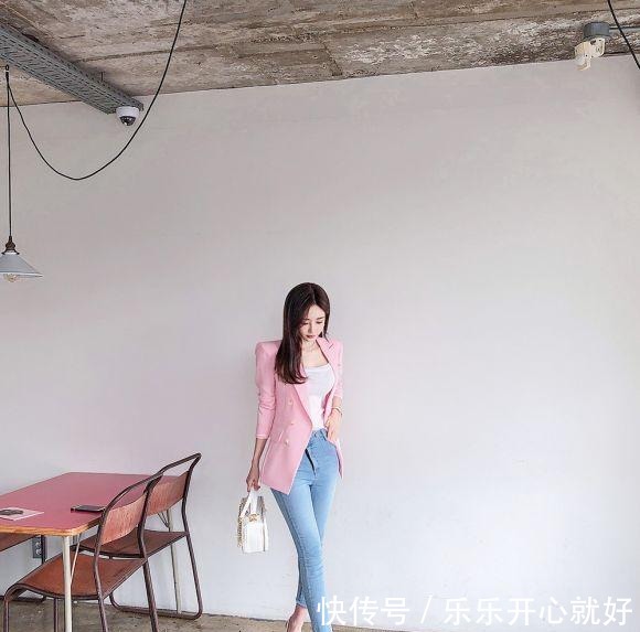 粉红|女神孙允珠粉红休闲西装搭配牛仔裤，妩媚又休闲