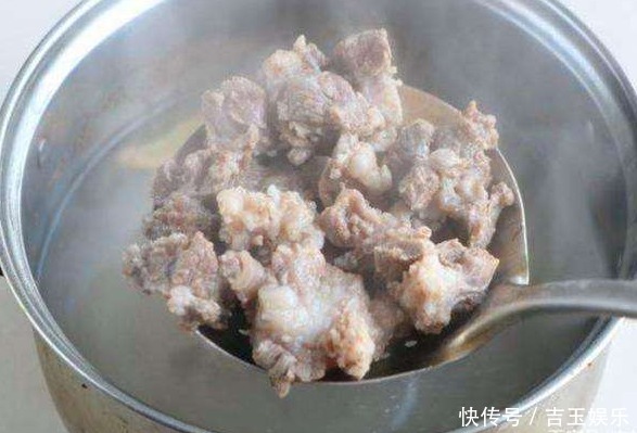炖羊肉时,有3种料不能少,炖好后汤汁鲜美无膻味,可有人总弄错