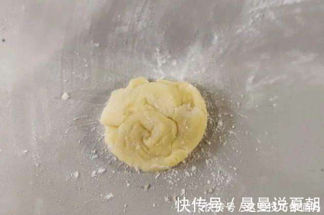 咬一口,整个人都酥了,特色小吃椒盐酥,一口就让你想起家乡味道