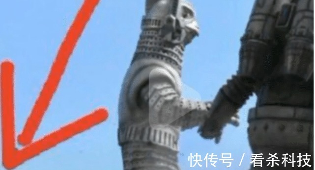 雷德王|澤塔奧特曼特空機大戰黑龍王,有誰注意到亂入的拍攝人員全程冷眼旁觀!