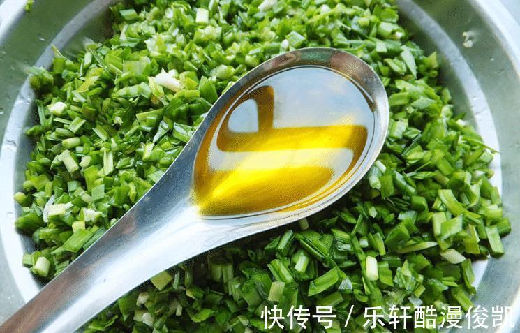 饺子|拌韭菜鸡蛋馅,只加3样料就够了,饺子做好鲜味足,吃着香