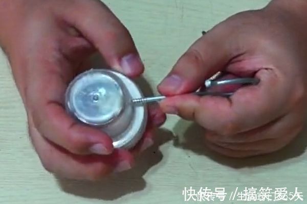 改造|洗衣液用完瓶盖不要扔!简单改造一下放在家里,省钱又实用!