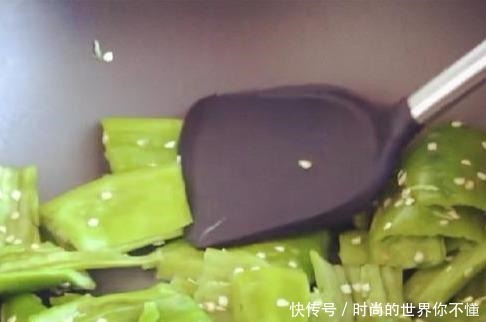 老干妈炒尖椒|尖椒这么做,美味又开胃,三碗米饭都不够吃
