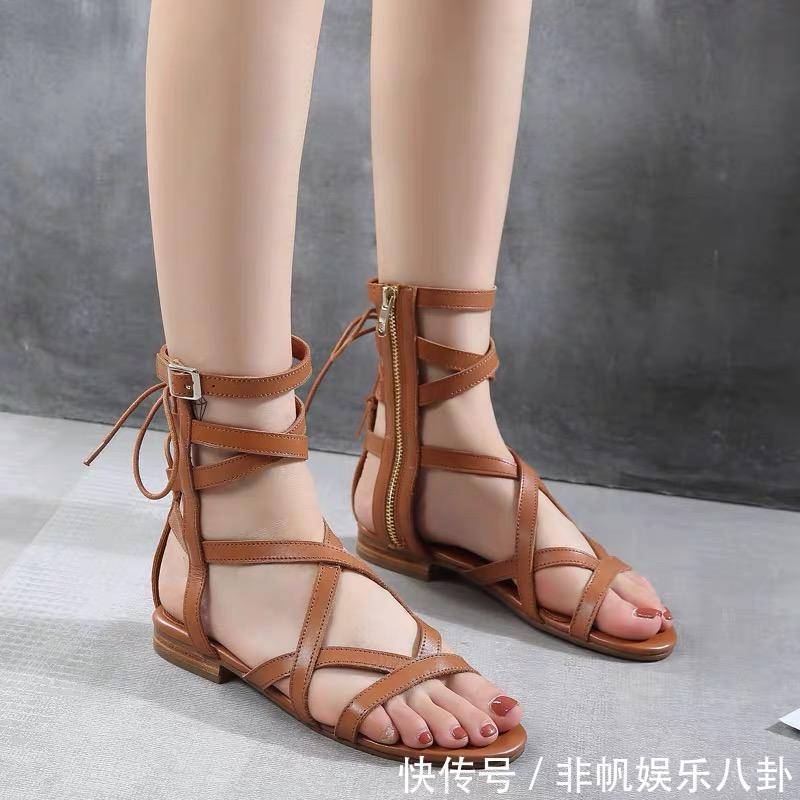 时尚 缠绕在足尖的视觉冲击,绑带凉鞋复古时尚,散发诱人魅力