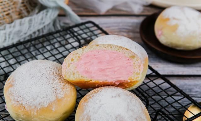 看完|最近很火的网红冰面包,是怎么把冰淇淋塞进去的看完你就懂了