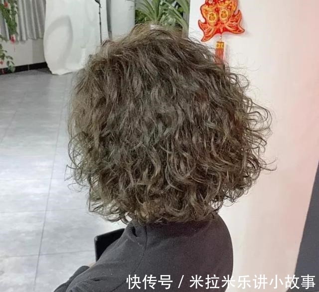 发型 今年秋冬发型别乱剪,18款洋气烫发送给你,无论胖瘦都适合!