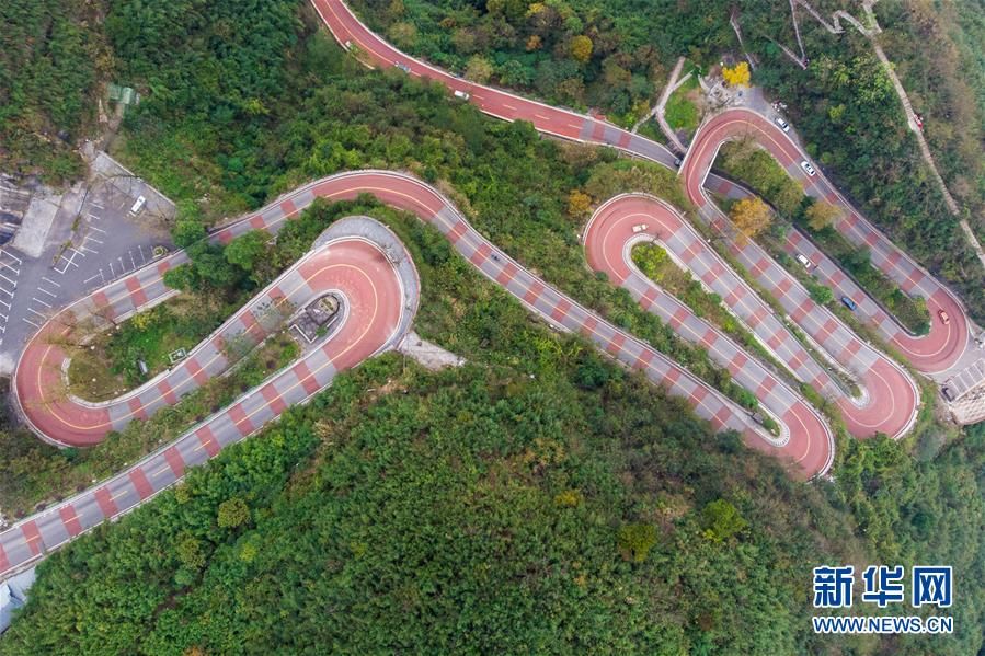  盘山路|湖南吉首：彩装扮靓盘山路