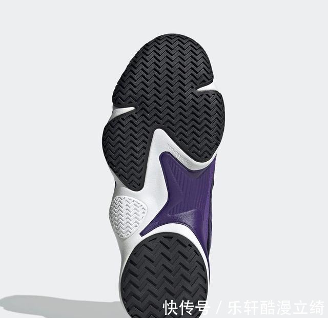 战靴 科比球鞋再度登场!元年「扣篮大赛战靴」复刻实物释出