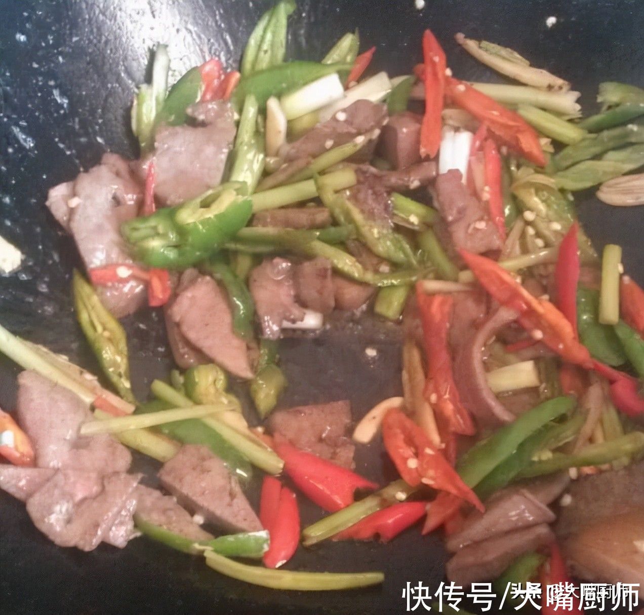 猪肝最忌用清水洗,等于没洗,厨师教你正确方法,又嫩又香还不腥