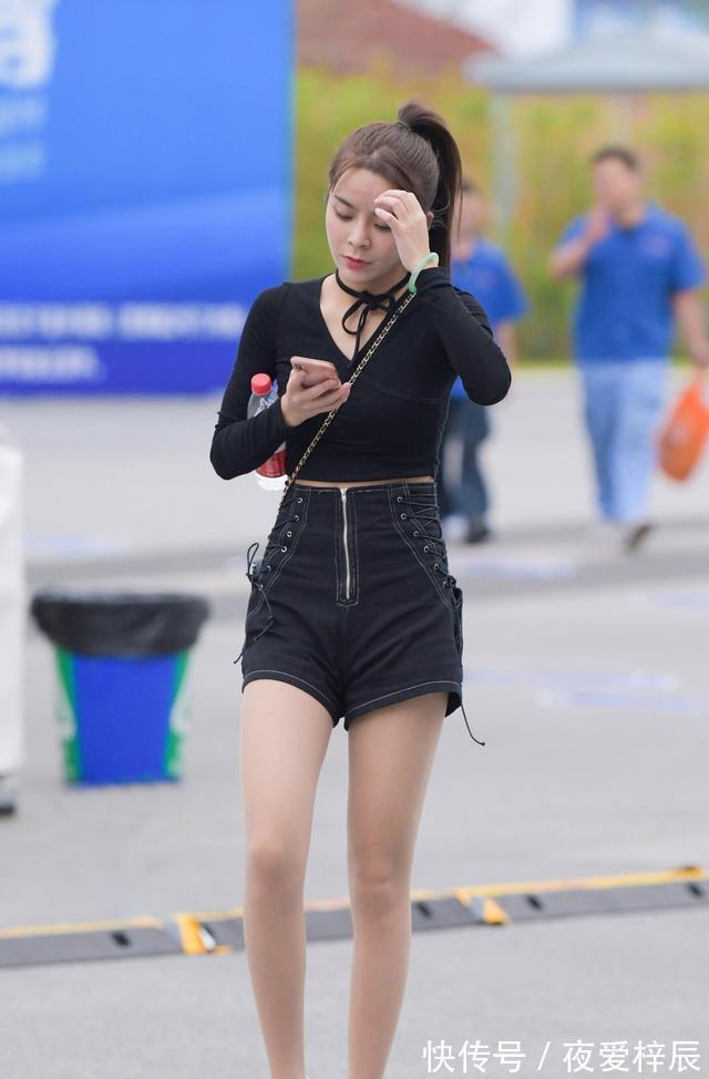 毛衣|气质出众的打底裤搭配，个性耐看值得借鉴，简约休闲