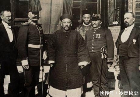 图为袁世|袁世凯罕见老照片：图2被众人围簇好威风，图4的行为引发众怒！