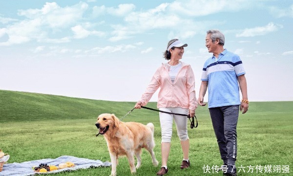 中老年人出门旅游，这两类东西不需要携带，只会成为累赘