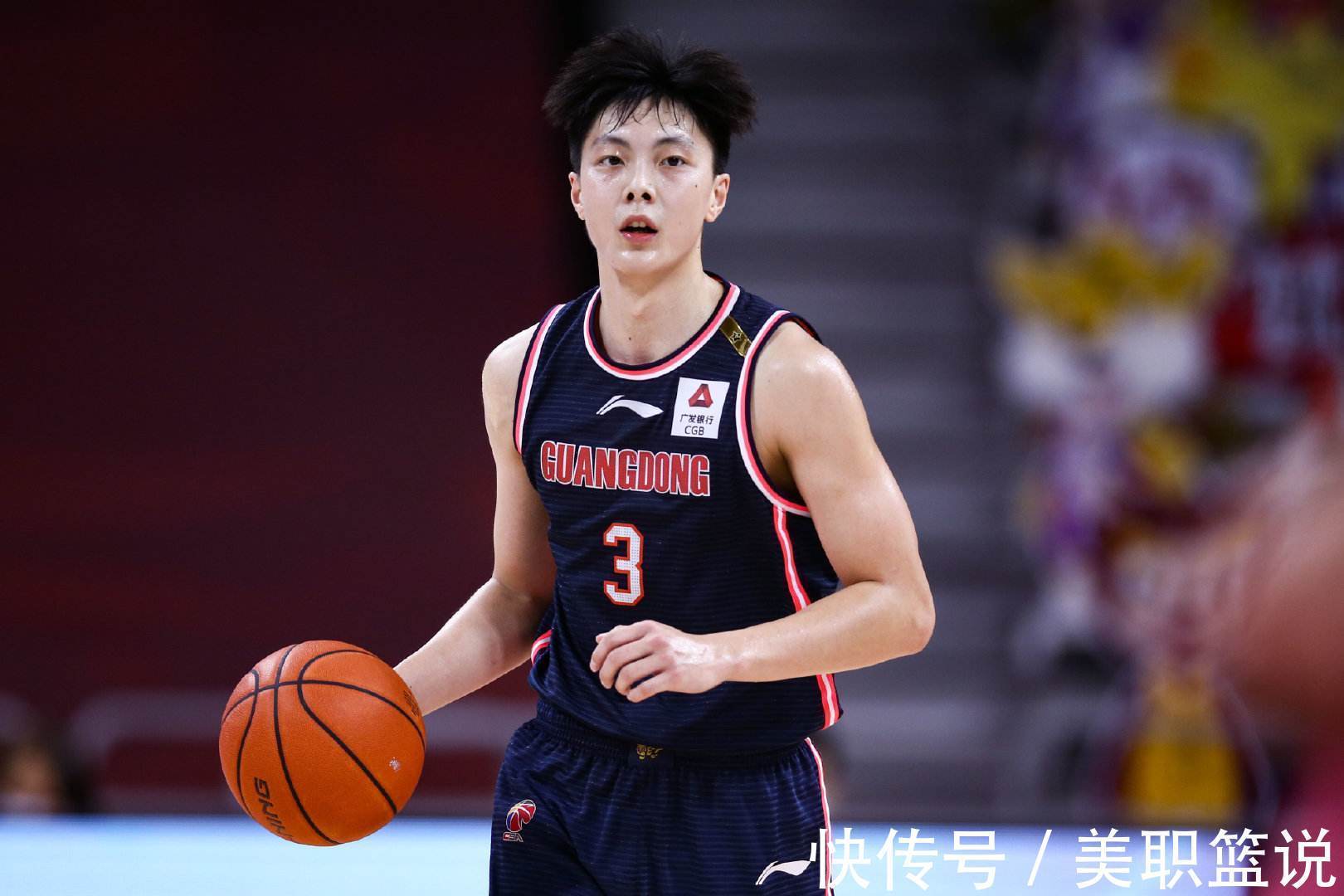 辽宁男篮|脚踝扭了!CBA广东男篮MVP受伤,汤杰差点闯祸,赵睿没有参与集训