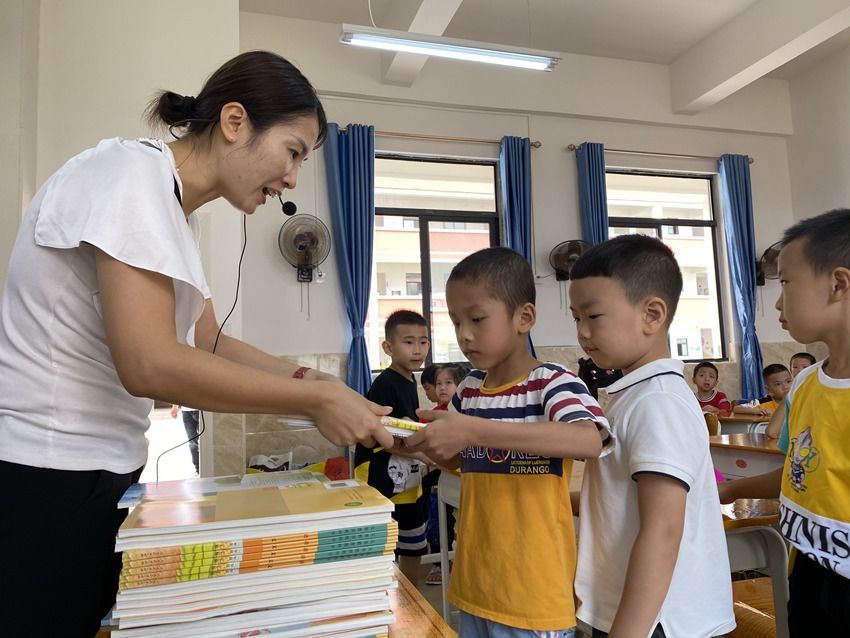 防城区|防城区：万名学生上好“开学第一课”