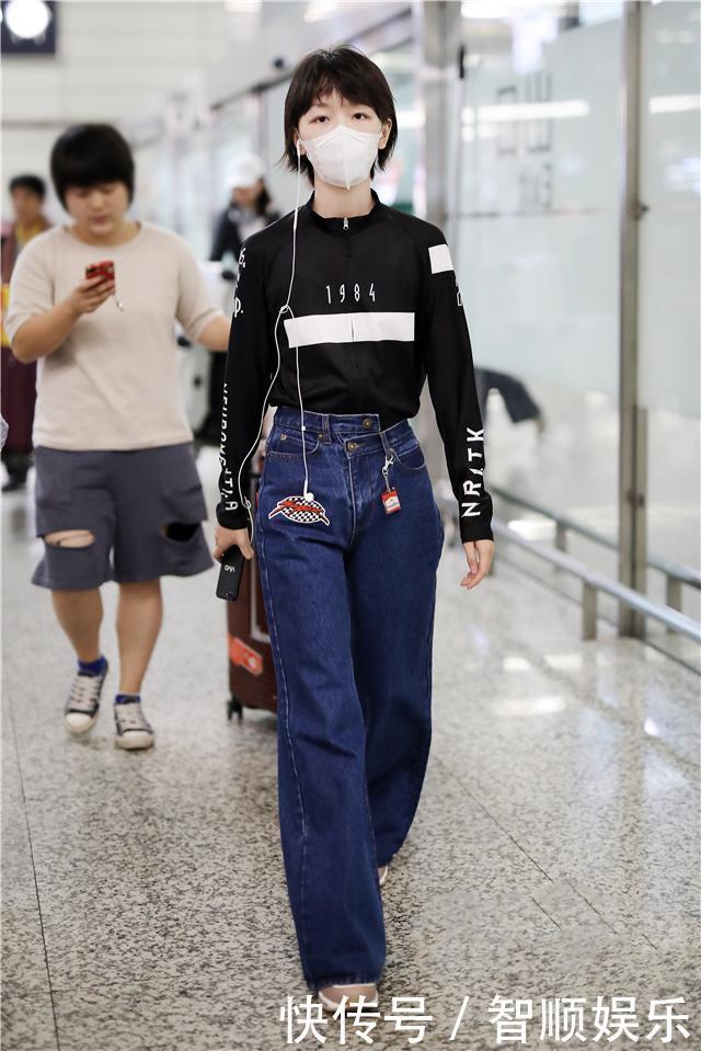 穿阔腿裤时尽量别配平底鞋了,今年明星都在这样穿,这也太潮了吧