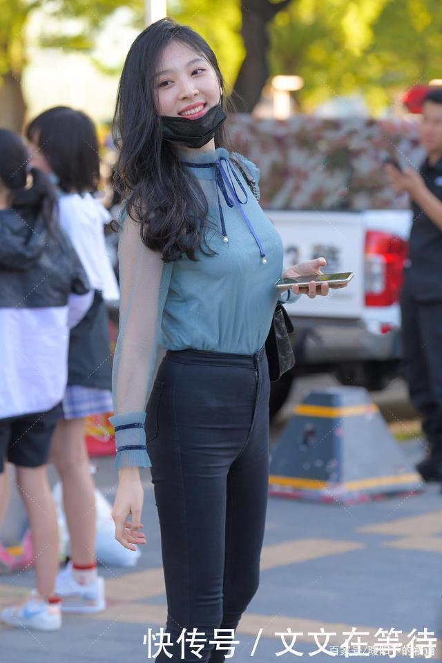 牛仔裤|牛仔裤的休闲穿搭，风格多样又有型，助你轻松摆脱路人感