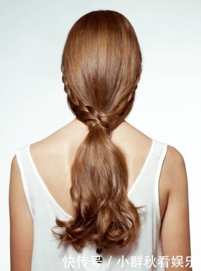 不再无聊的低马尾!两款浪漫低发尾发型教学