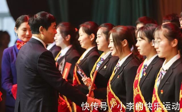 大学|条件一般的家庭,供一个大学生需要多少钱?看到“账本”后沉默了