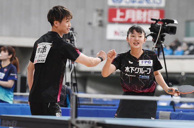 张本智|3-0!华裔教练助日乒新星夺冠,横扫张本智和妹妹,师徒开怀大笑