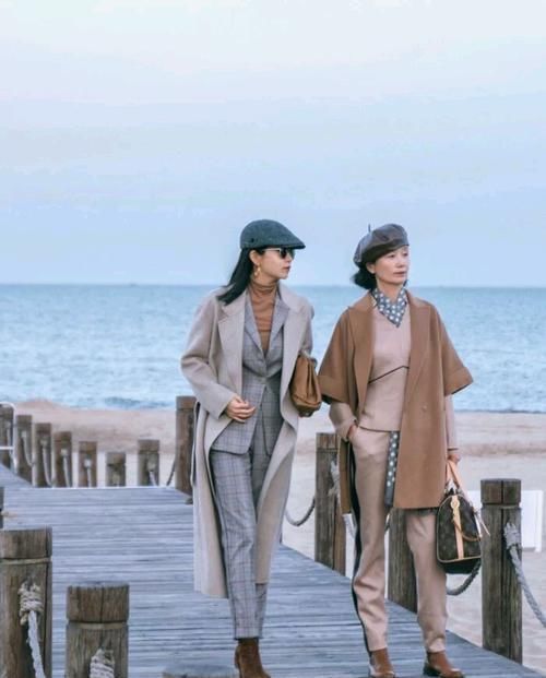 50岁后该如何定位穿搭?三木妈妈精致而有女人味的搭配成了教科书