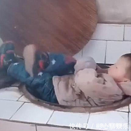 风土人情|宝宝被送去农村,奶奶一个不注意,宝宝找到个好“床铺”