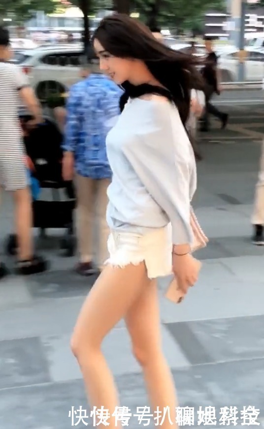 在街上能看到这样美丽的小姐姐，也是一种幸福吧