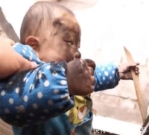 双面胶|八张偷拍图,告诉你什么叫“熊孩子”,妈妈没等看完就受不了了