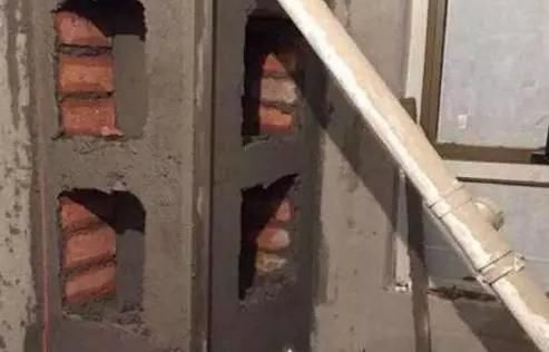 实用|头一次见邻居家下水管这样装，实用又美观，太聪明了