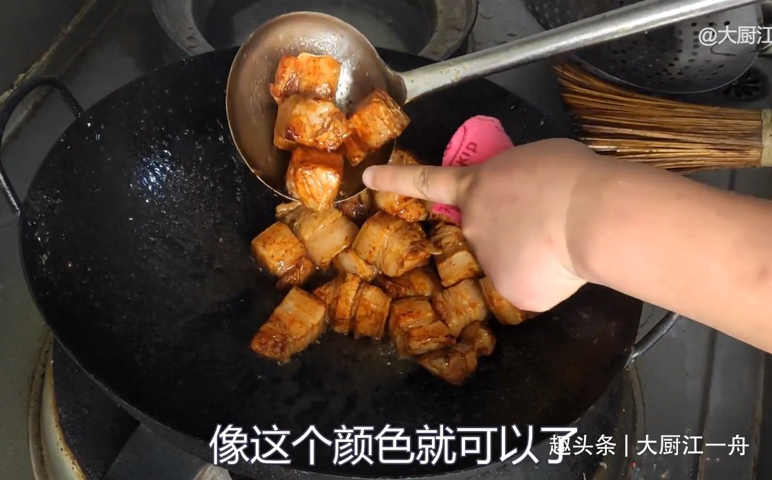 做红烧肉，过油和焯水都不对，老厨师教我这样做，出锅时满屋飘香