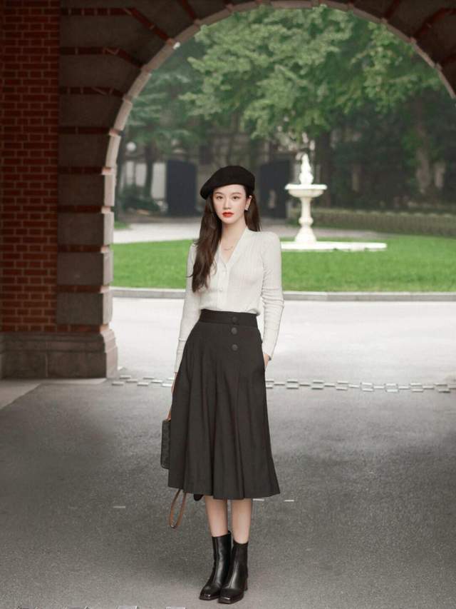 搭配|为什么今年的风衣,都宁愿配阔腿裤和白色衬衫?重点是真心好看