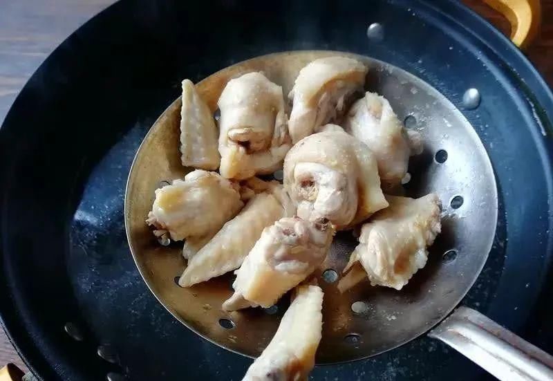 腐竹泡|腐竹、香菇和鸡翅这样搭配，营养全面孩子爱吃！赶紧学起来吧~