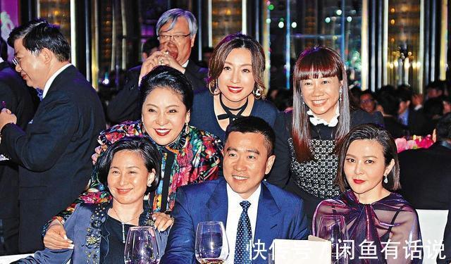 搭配 当向太与何超琼同框,终于明白微胖女人为什么爱穿花衣服,太贵气