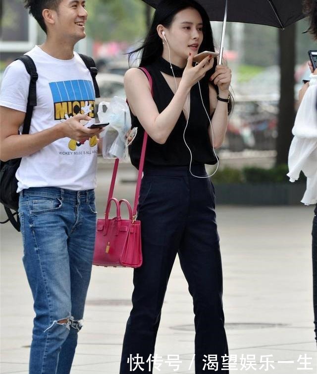 优雅|单字带的细高跟搭配喇叭裤,简洁大气,优雅时尚