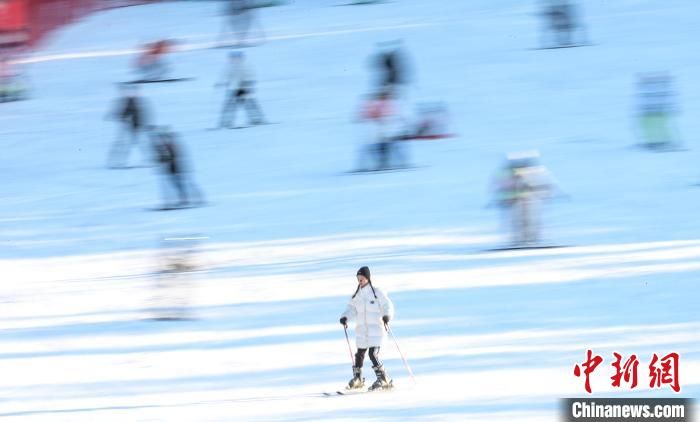 冰雪运动|辽宁滑雪场相继“开板” 滑雪人群更趋年轻化