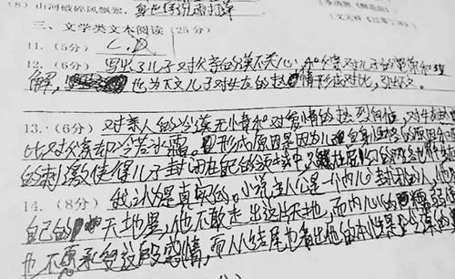 3年级男孩的作业本走红，字迹堪比“印刷体”，妈妈却开心不起来