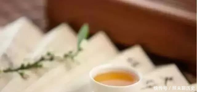 人生一杯茶，何必太清醒！